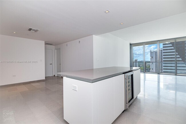 Photo - 88 SW 7th St Unidad # 1004 Rental