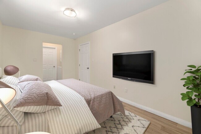 Virtually Staged - 5249 Satsuma Ave