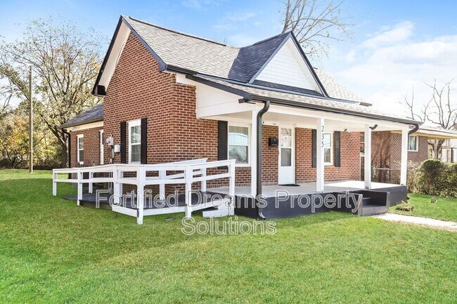 Photo - 235 S English St Casa