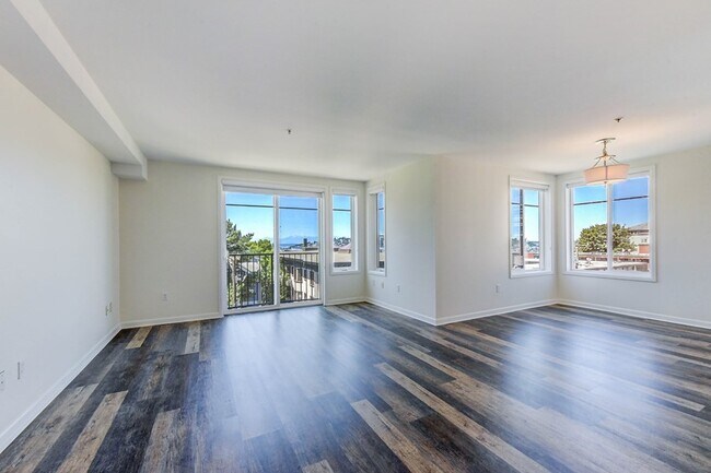 Space Need Views & 2 Parking Spots - Space Need Views & 2 Parking Spots Condo