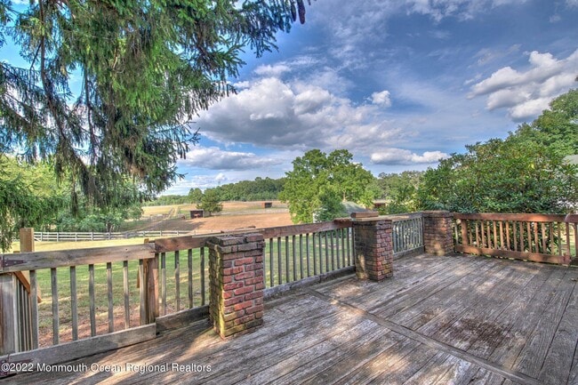 Photo - 284 Millstone Rd