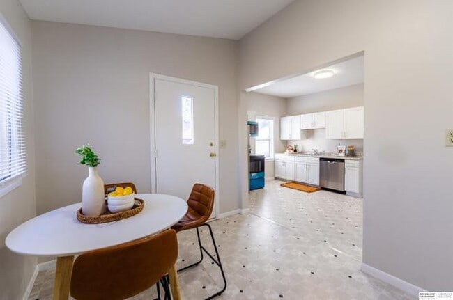 Photo - 4266 Maple St