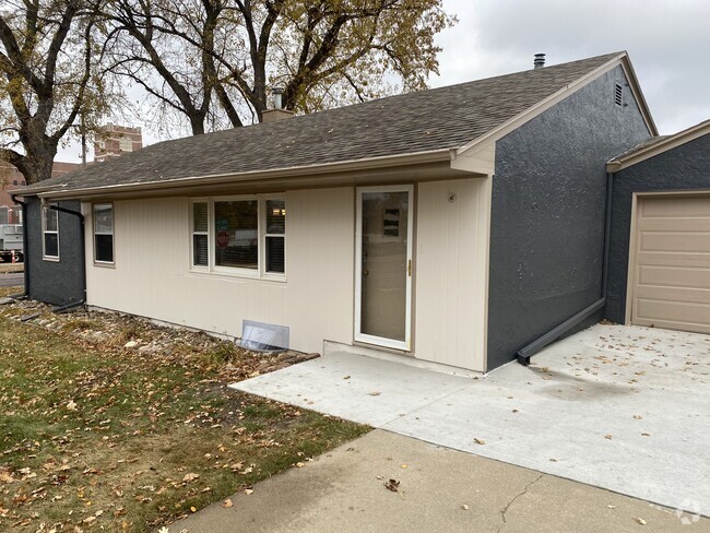 Building Photo - 1800 S Lincoln Ave Rental