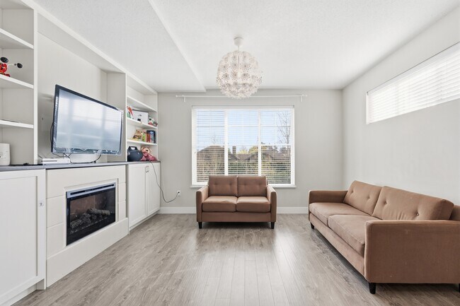 Photo - 16228-16228 16 Ave