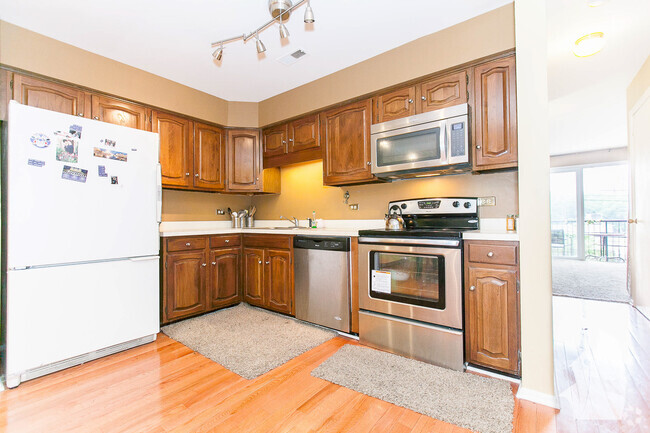 Building Photo - 1330 N La Salle Dr Rental