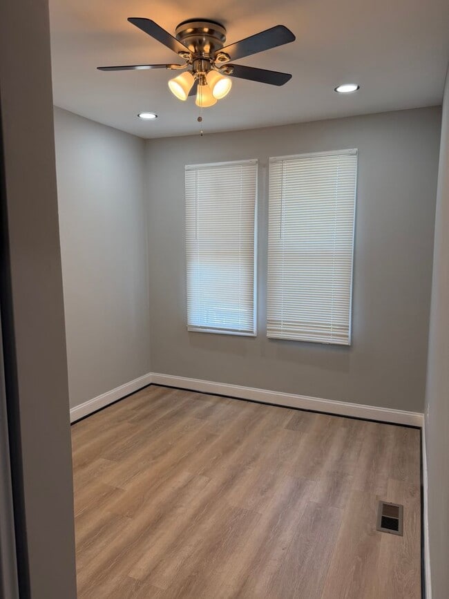 Photo - 3106 Sequoia Ave Unit 1B AVAILABLE $600 1B