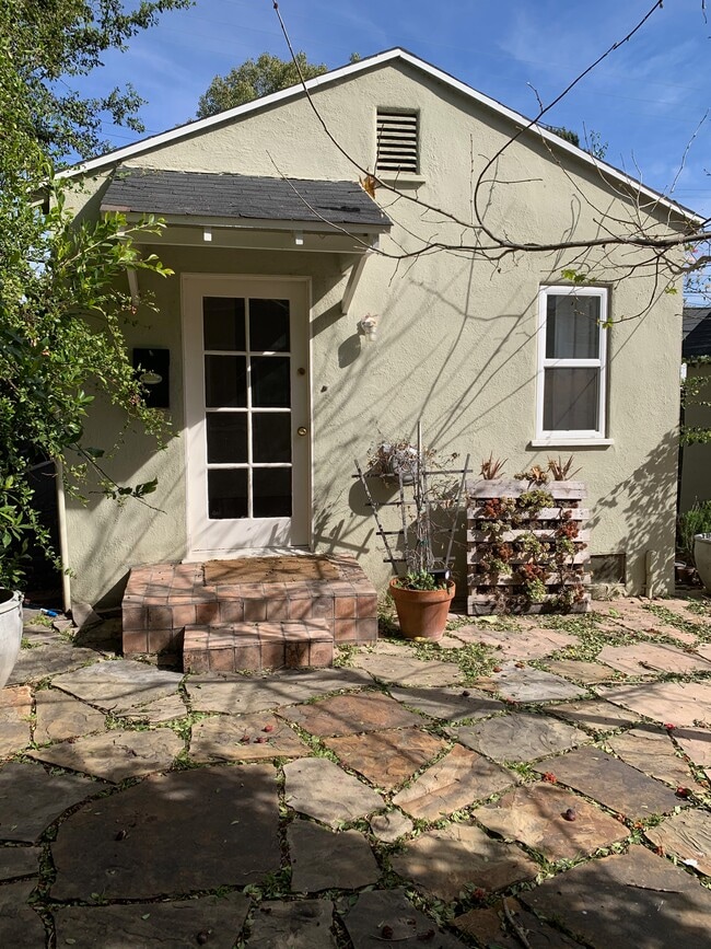 Building Photo - 1237 25th St Unit B