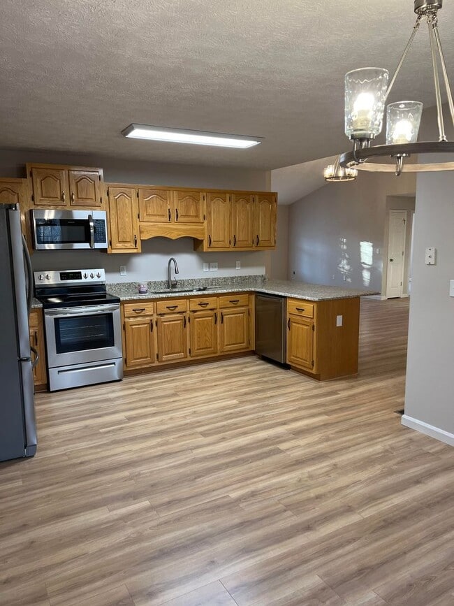 Photo - 392 Southridge Cir