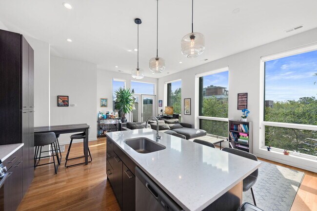 Photo - 1728 W Division St