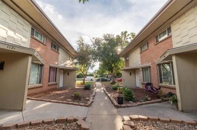 Photo - 1115 Akron St