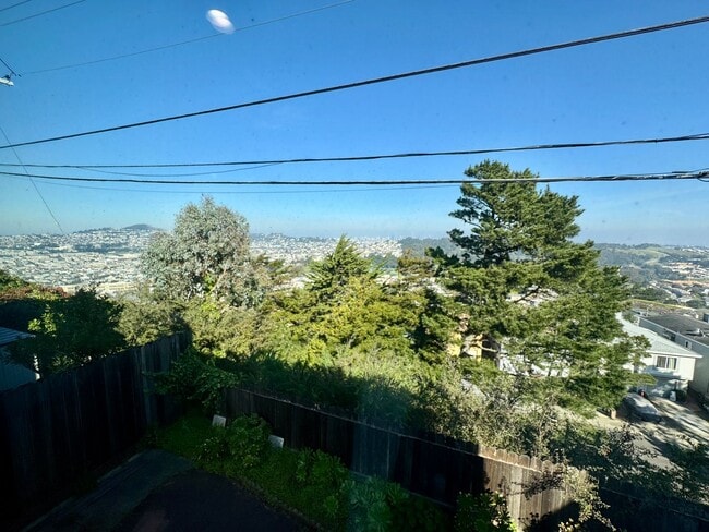 Photo - Updated Upstairs 3Bed/2Ba Home in Daly City with Views!