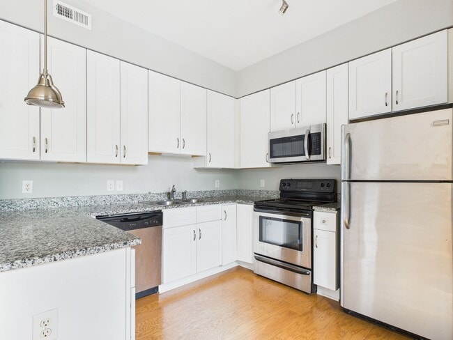 Building Photo - 2028 W Cary St Unit 3 Rental