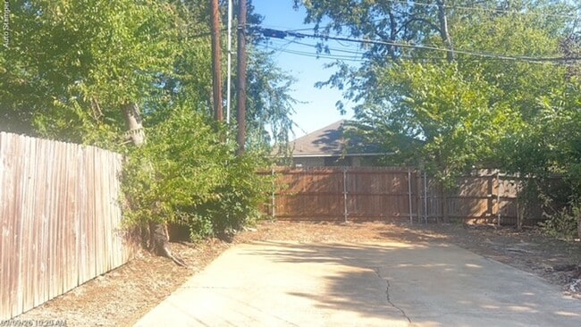 Photo - 207 Hosack St