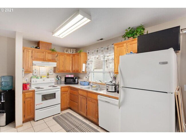 Photo - 7406 SE Henderson St Unidad C