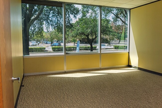 2425 Fountain View Dr Unit 210