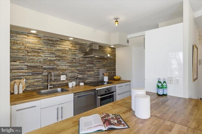 Photo - 4740 Connecticut Ave NW Unit 706