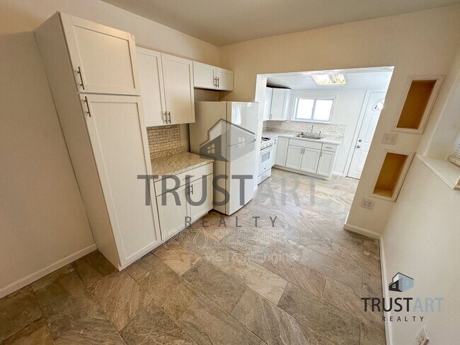 Photo - 1841 E Clementine St