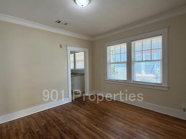 Photo - 1055 S Cox St