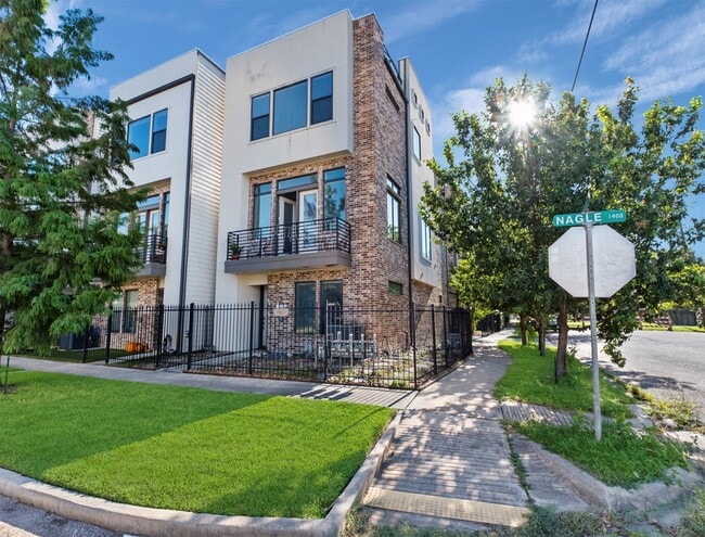 Building Photo - 1419 Nagle St