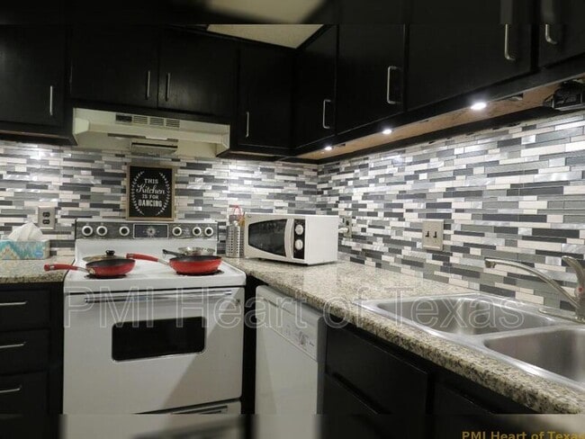 Building Photo - 3000 Guadalupe St Unit 201 Rental
