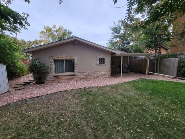 Photo - 1676 Ulster St