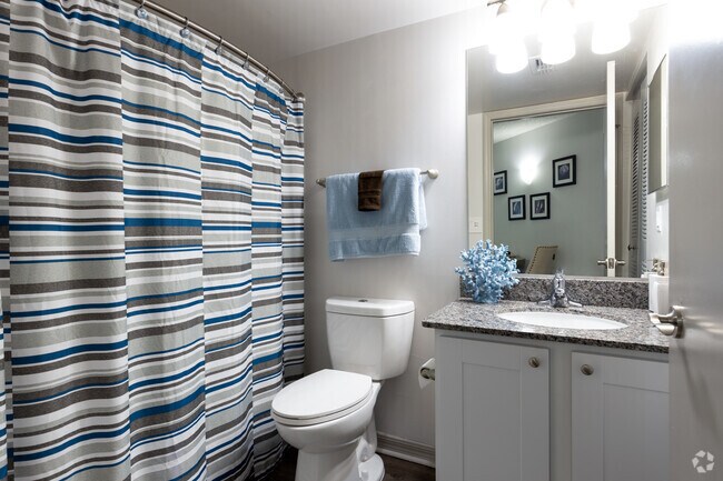 2BR, 2BA - 935SF