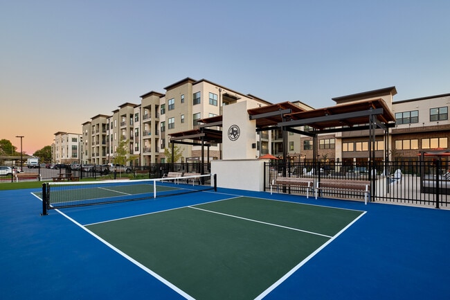 Photo - Avenida Carrollton