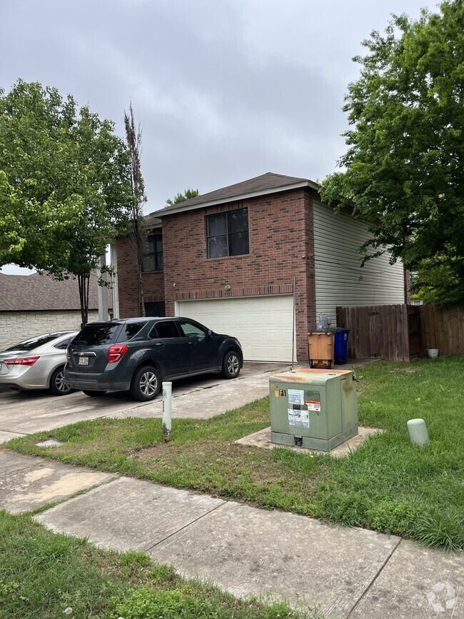 Building Photo - 7907 Rosenberry Dr Unit C (Next to stairs) Rental