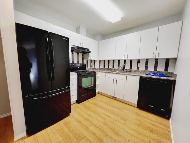 Photo - 611 Willow Ct NW