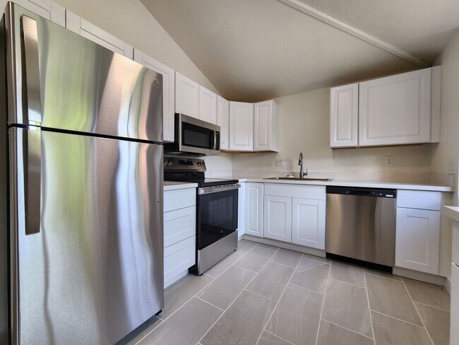 Photo - 715 Boyes Blvd Unit #B