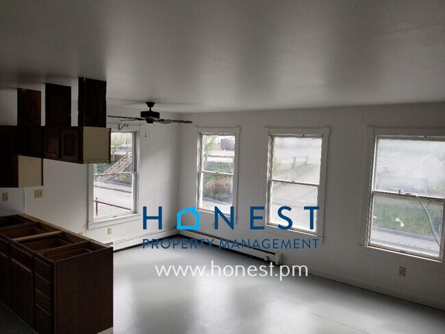 Photo - 17 Mechanic St