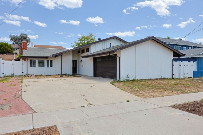 Spacious 5-Bedroom, 3-Bath Home – Convenie... - Spacious 5-Bedroom, 3-Bath Home – Convenie...
