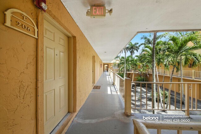 Photo - 17901 NW 68th Ave Unidad T206