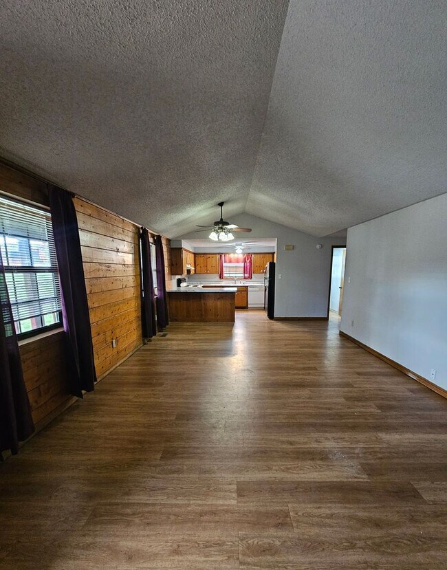 Photo - (3) Bed Duplex in Noble Avail NOW!