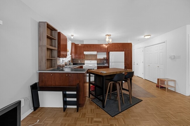 Building Photo - 7211 Rue Chouinard