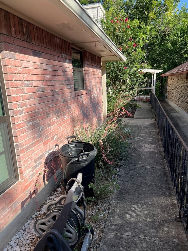 Photo - 102 Aspen Dr N