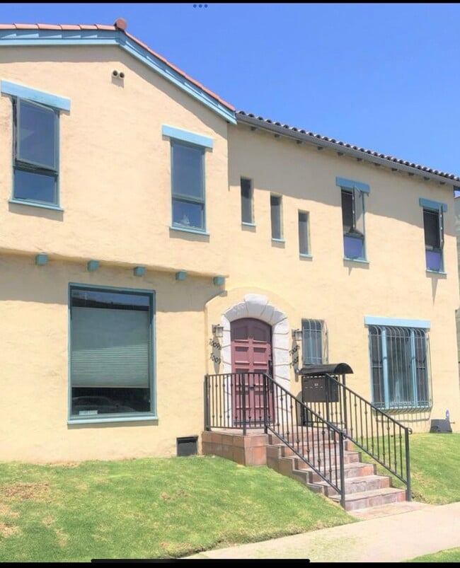 Building Photo - 7007 Willoughby Ave Unit 7007.5 Rental