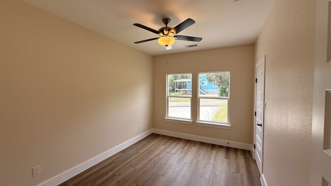 Photo - 2619 Creekview Dr