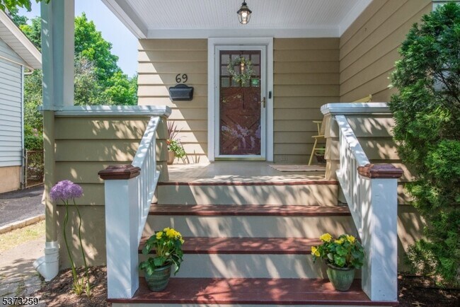 69 Gordonhurst Ave