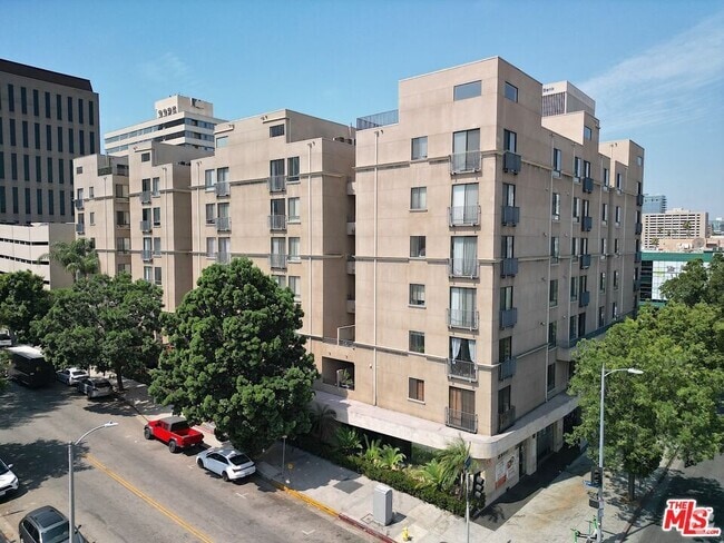Building Photo - 625 S Berendo St Unit 310 Rental