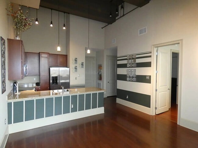 Building Photo - 1201 Canal St Unit 569