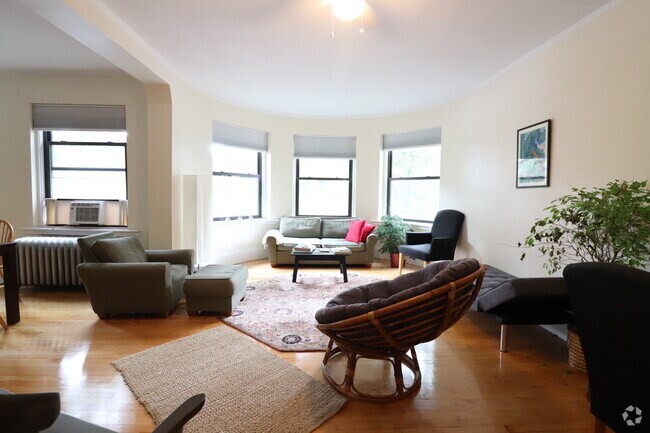 Building Photo - 1100 Beacon St Rental