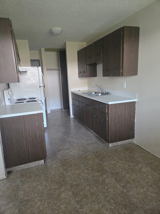 Building Photo - 4507-144 44 Ave Unit 102