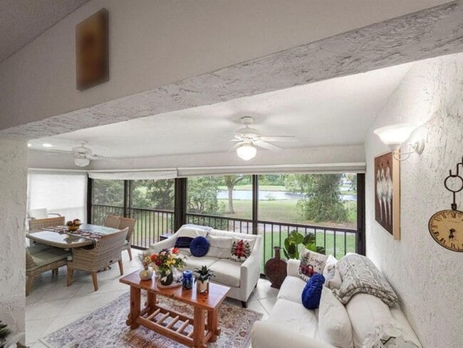 9286 Vista Del Lago