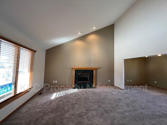 Photo - 15177 Hawthorn Dr