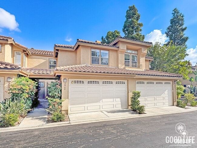 Building Photo - Modern Living with Clean Amenities