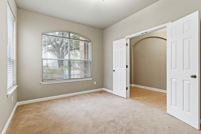 Photo - 2020 Petrified Forest Dr