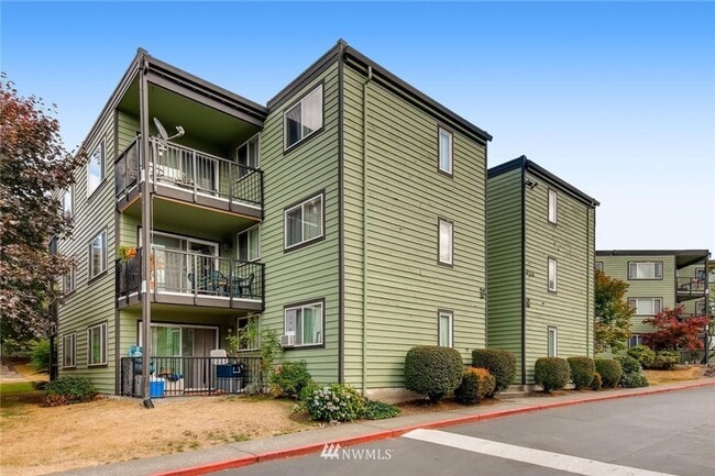 Building Photo - Affordable Everett Condo