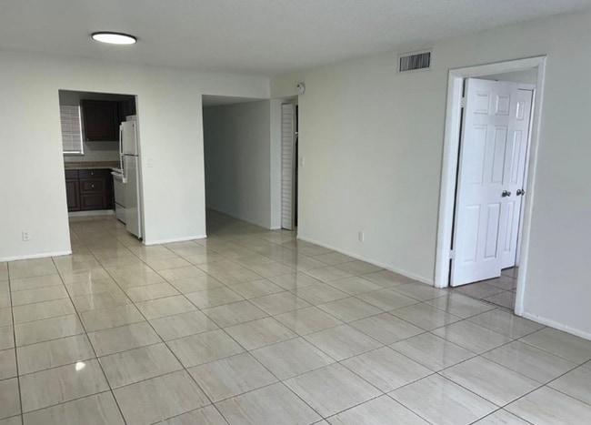 Photo - 3181 W Hallandale Beach Blvd Unidad 304