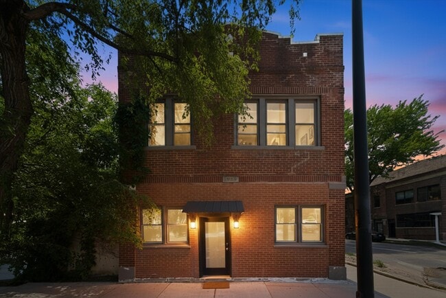Building Photo - 1925 W Armitage Ave Unit 1F